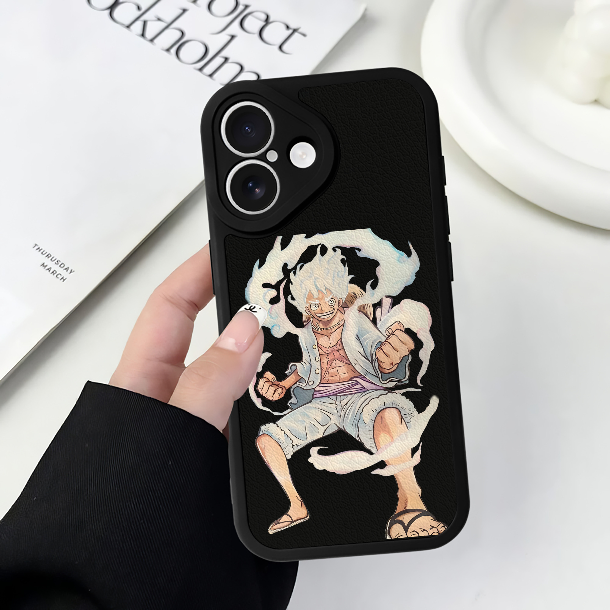 （画像用） ワンピース モンキー・D・ルフィ ONE PIECE Monkey D. Luffy 【iPhone 16シリーズ対応】シリコンスマホケース（レザー調） 材質：シリコン